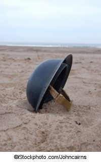 Helm am Strand von Dünkirchen - ©iStockphoto.com/Johncairns