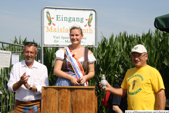 Opening the Maze for 2014: Harry, Carolyn II. and Richard Bickert