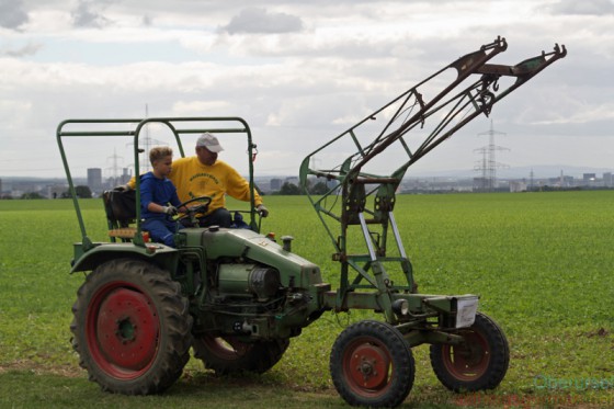 Finn with maze owner Richard Bickert on a Fendt 230 GT