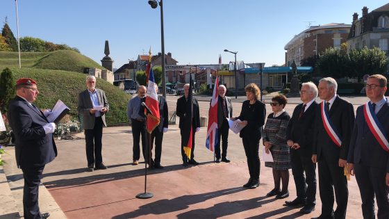 At the monument for the fallen children of Verdun, Epinay's Chief of Protocol welcomed the Mayors of Oberursel, Epinay and South Tyneside.