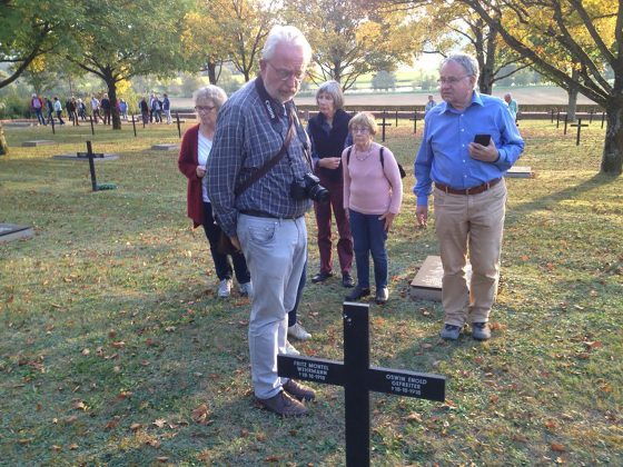 Council Chairman Gerd Krämer and his Predecessor Dr. Christoph Müllerleile at the German military cemetery in Consenvoye